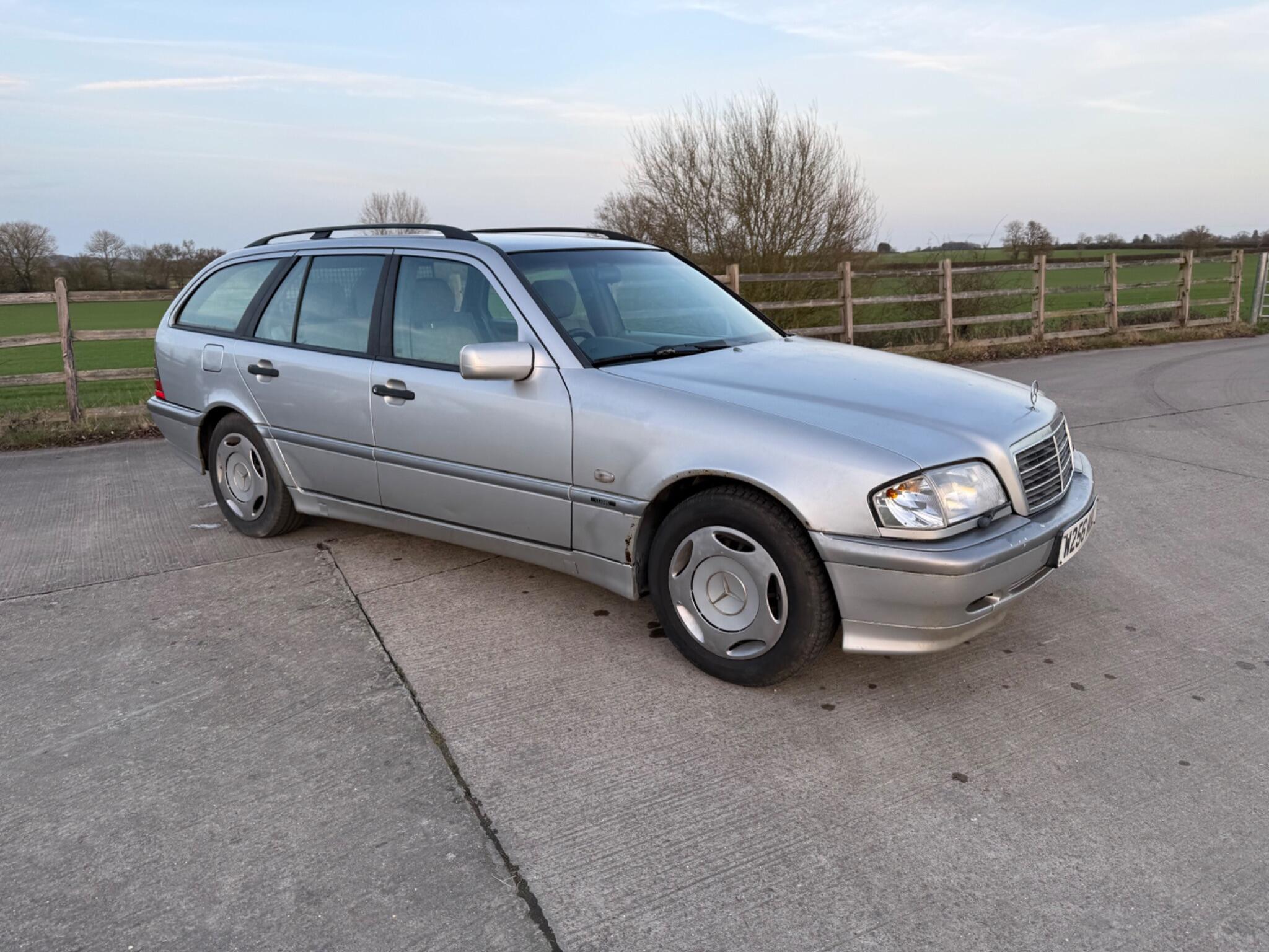 Mercedes-Benz C Class 2.4 C240 Classic 5dr — photo 39 of 66